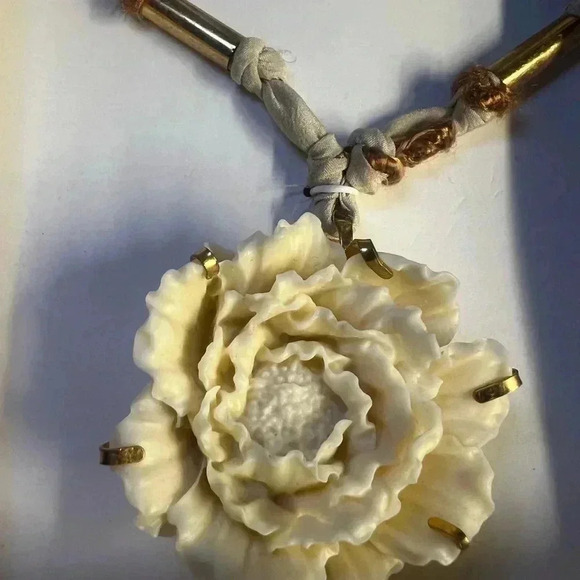 🔥🔥Zara flower necklace - Picture 4 of 6